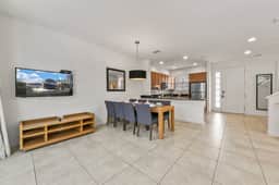 Vacation Home at Regal Oaks, 5 Minutes to Old Town