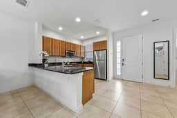 Vacation Home at Regal Oaks, 5 Minutes to Old Town