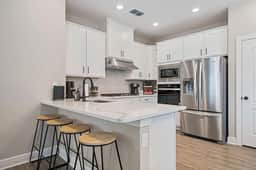 Bright and cozzy new house at Reunion Village!