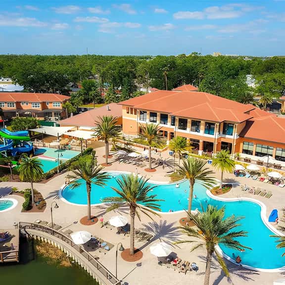 Family Resort, Heated Pool and Water Slides! - Image 1
