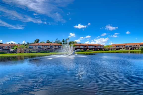 Spacious Townhouse at Regal Oaks, near Old Town