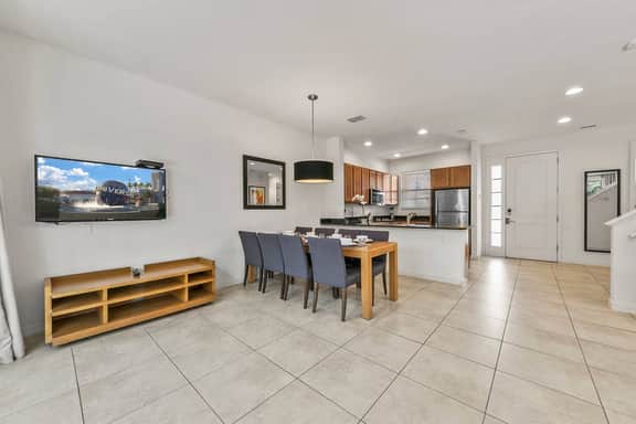 Vacation Home at Regal Oaks, 5 Minutes to Old Town