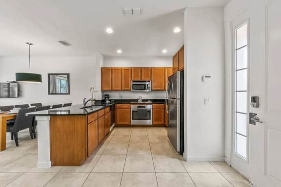 Vacation Home at Regal Oaks, 5 Minutes to Old Town
