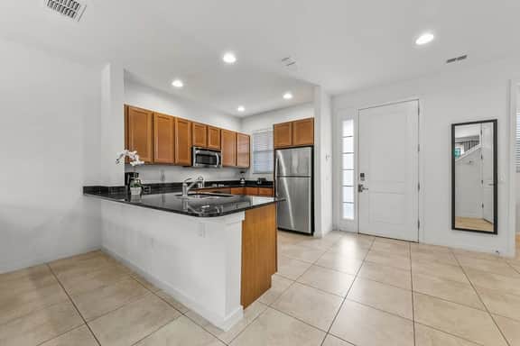 Vacation Home at Regal Oaks, 5 Minutes to Old Town