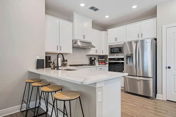 Bright and cozzy new house at Reunion Village!
